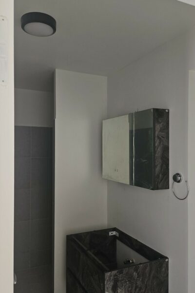 À LOUER – APPARTEMENT F2 RÉNOVÉ – IMMEUBLE TE HEI URA – PAPEETE