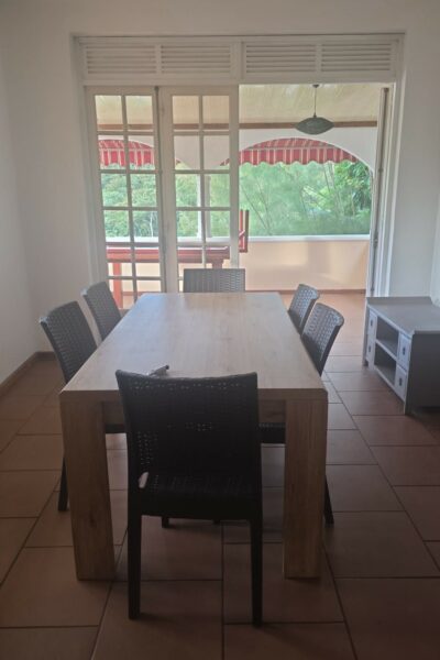 A LOUER : Maison rénovée de style mexicain – Sainte-Amélie